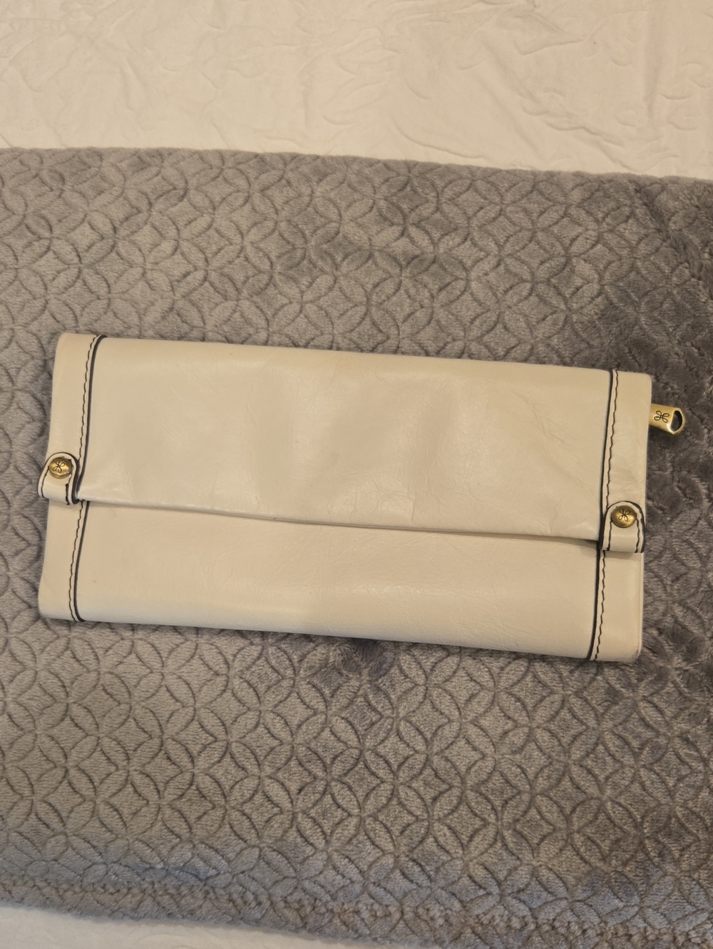 Like New Women’s HOBO Cream Leather Fold-Over Clutch.
